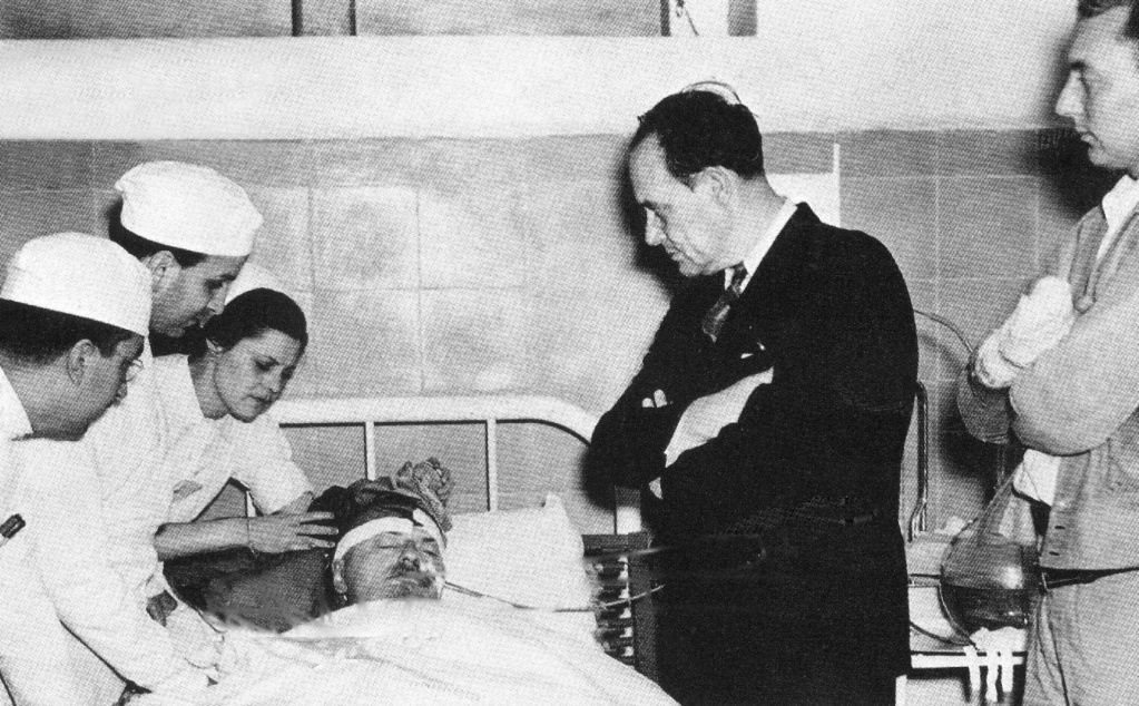 139) Троцкий в больнице..jpg